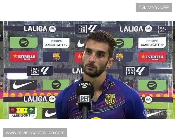 巴萨前场短传配合由费兰托雷斯完成终结