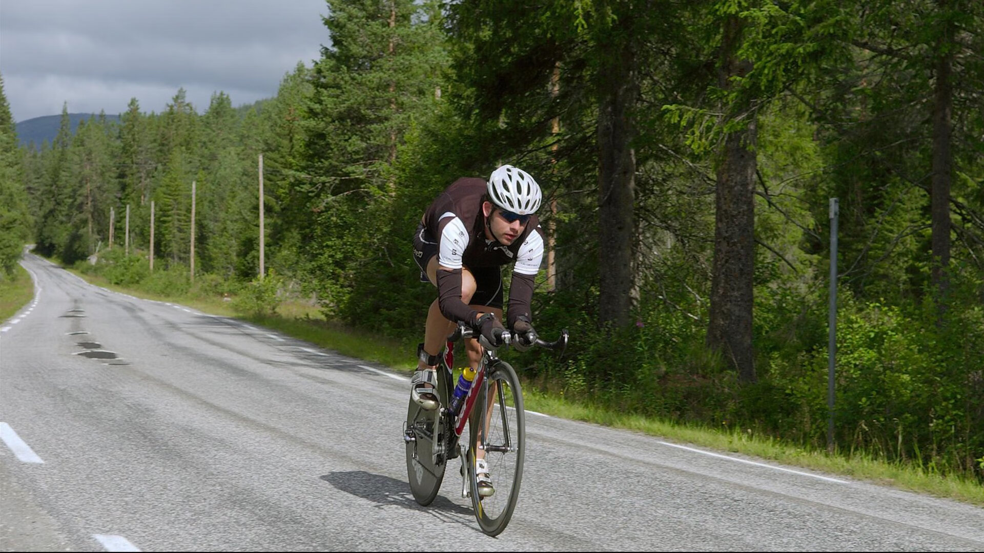 乒乓球单位午休迷你联赛 十五分钟打完一场